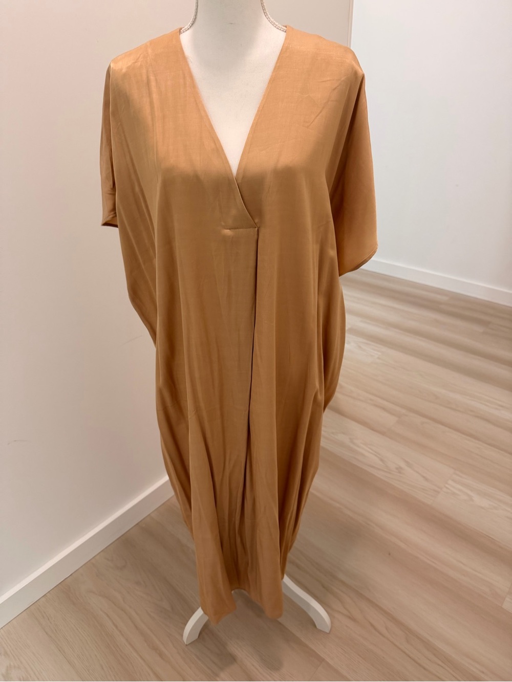 NWT H&M Sleek V-Neck Caftan Dress in Camel Size M